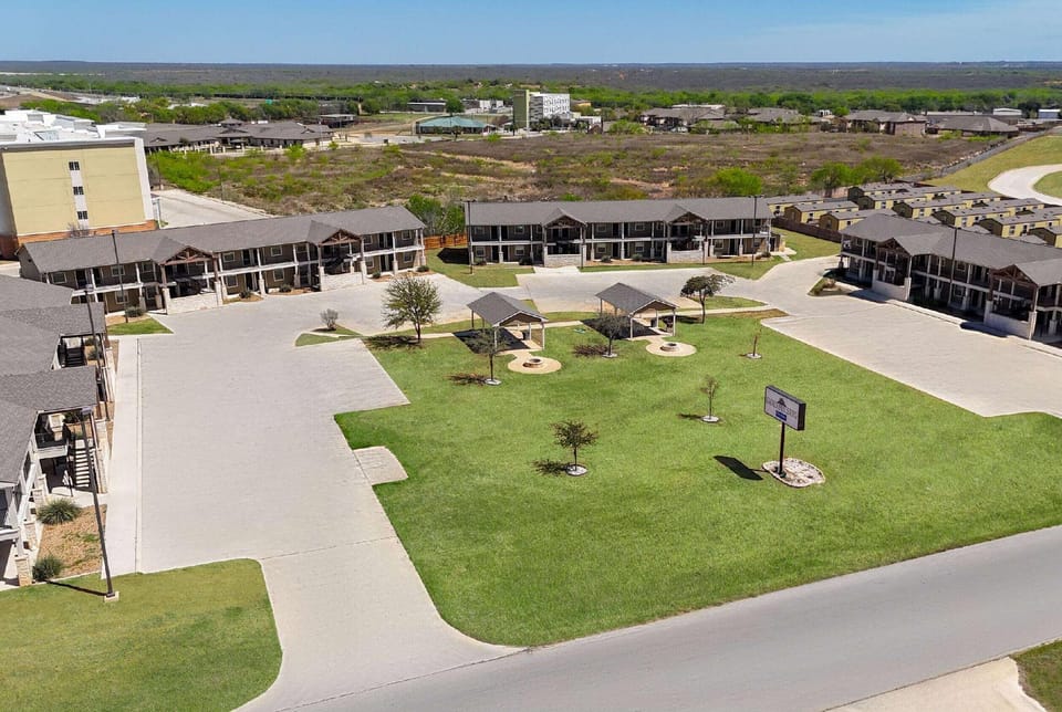 Eagle's Den Suites Cotulla a Travelodge by Wyndham Hotel in Cotulla