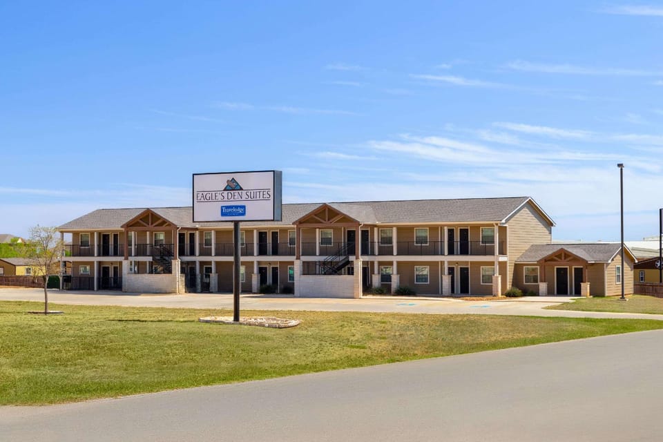 Eagle's Den Suites Cotulla a Travelodge by Wyndham Hotel in Cotulla