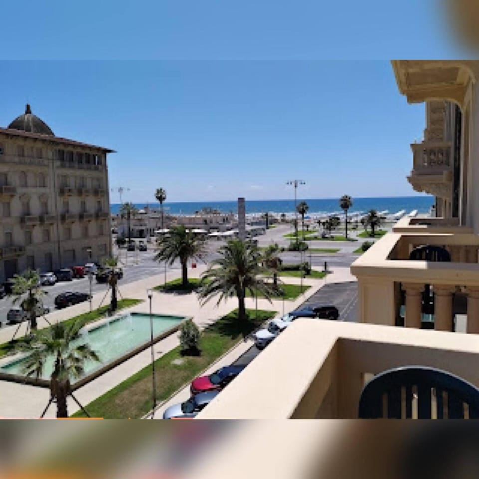 Viareggio live in Top deco Hotel in Viareggio