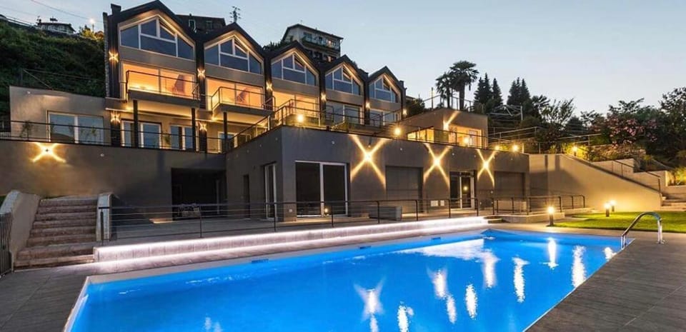 Baia Blu - Luxury Apartments with Pool Hotel in Province of Lecco