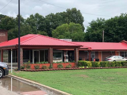 Budget Inn - New Albany Motel in Mississippi