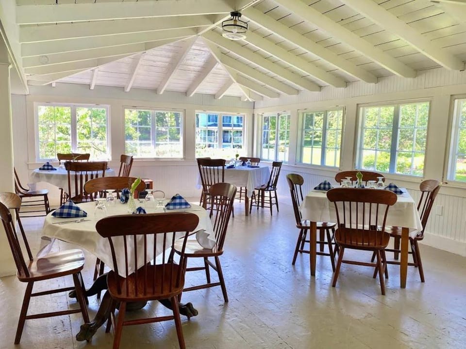 Oakland House Seaside Inn & Cottages Inn in Brooksville