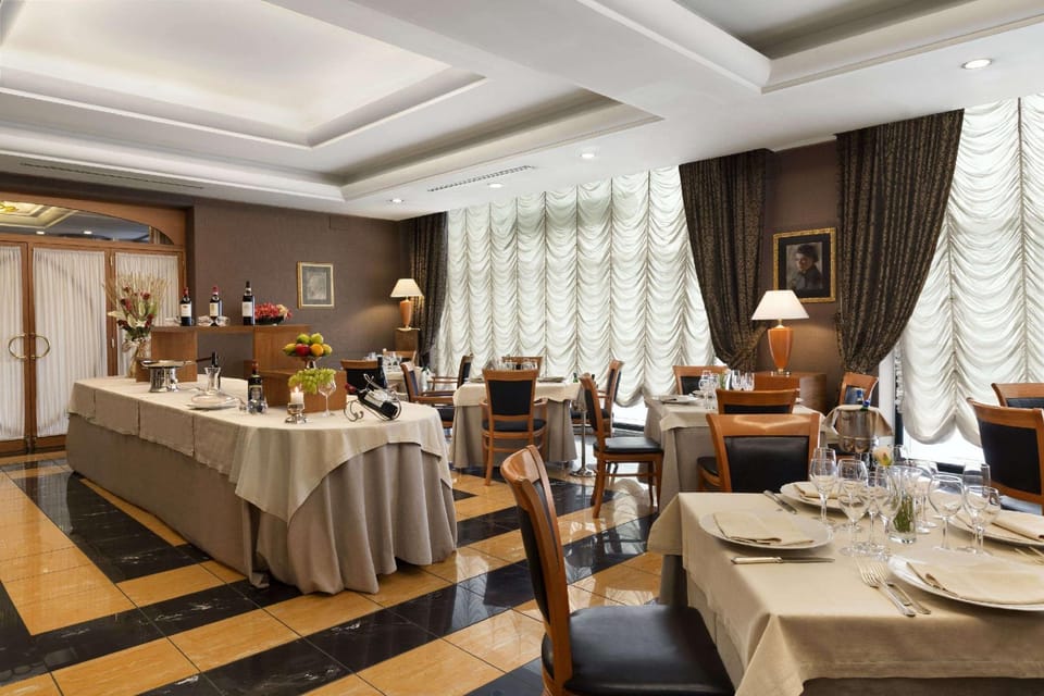 Ramada Naples City Centre Hotel in Naples