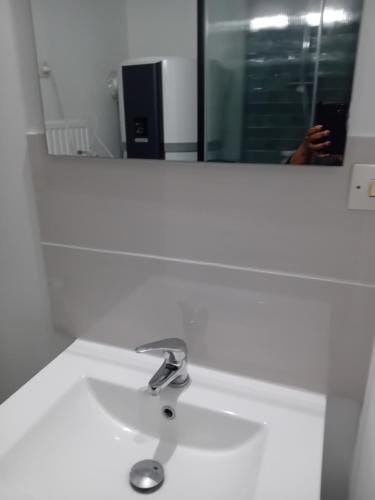 Chambre privee dans une maison individuelle Hotel in Lille