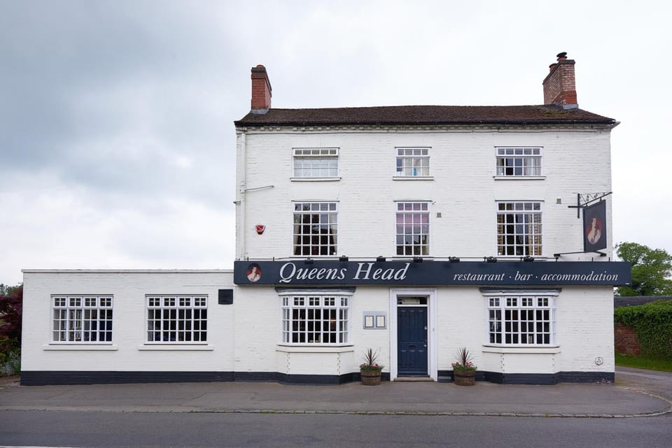 The Queens Head Hotel in South Derbyshire District