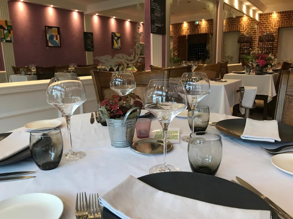 Logis Hotel & Restaurant La Paix Hotel in Hauts-de-France
