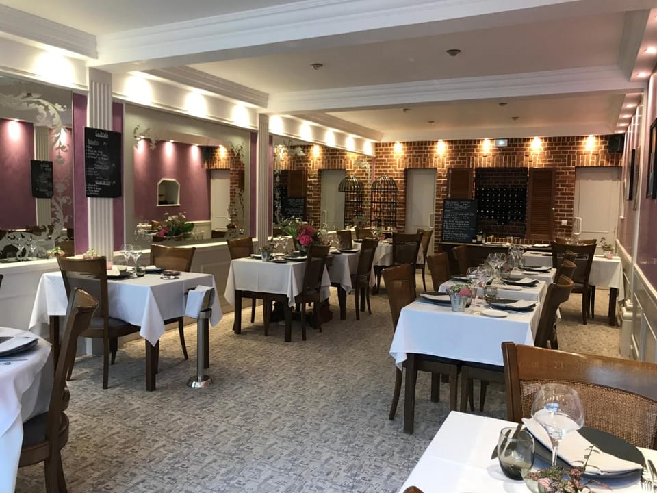 Logis Hotel & Restaurant La Paix Hotel in Hauts-de-France