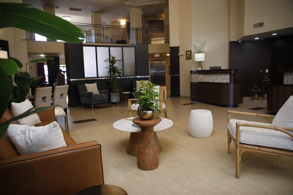 Holiday Inn Express & Suites Naples Downtown - 5th Avenue Hotel in East Naples