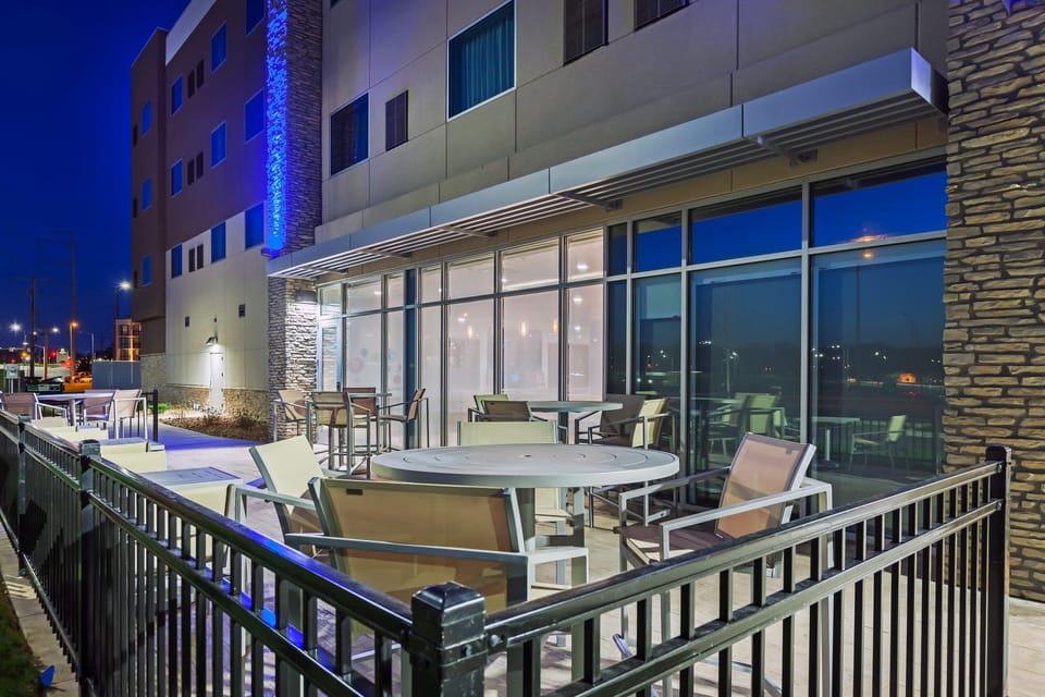 Holiday Inn Express & Suites - Lenexa - Overland Park Area By IHG Hotel in Lenexa