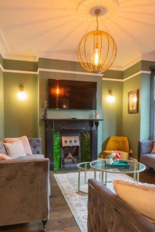 Escape 2 Unwind At The Parade, Accommodates 10 Hotel in York