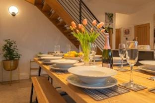 Escape 2 Unwind At The Parade, Accommodates 10 Hotel in York