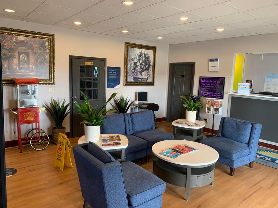 Days Inn by Wyndham Louisville Airport Fair and Expo Center Hotel in Louisville