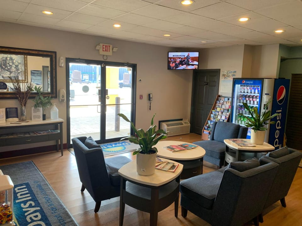 Days Inn by Wyndham Louisville Airport Fair and Expo Center Hotel in Louisville