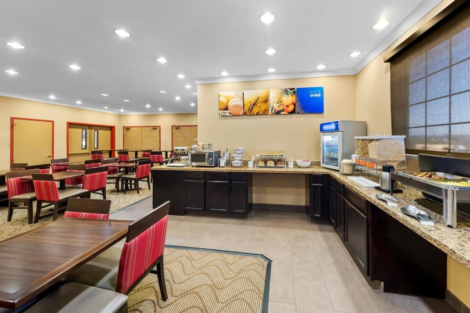 Roanoke Suites Hotel in Fort Worth