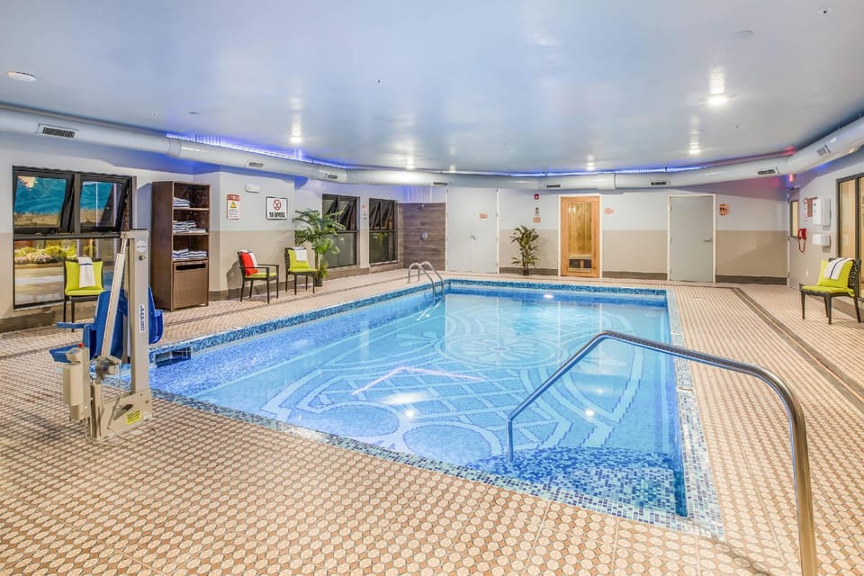 Swimming pool