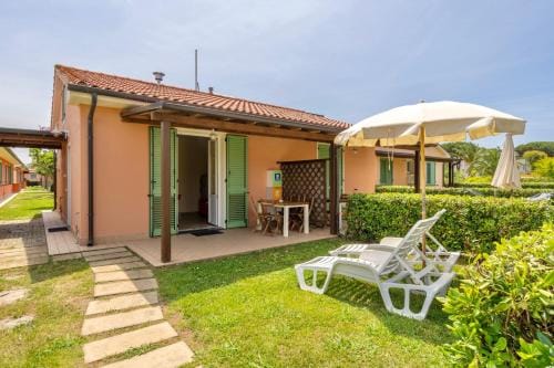 Residence with swimming pool in Mazzanta just 600 meters from the beach Hotel in Tuscany