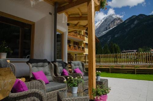 Chalet Vites Mountain Hotel Hotel in Alba