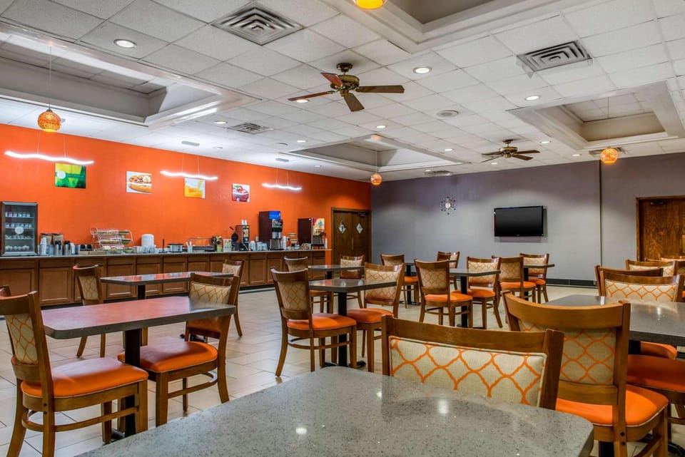 Quality Inn & Suites Bedford West Hotel in Indiana