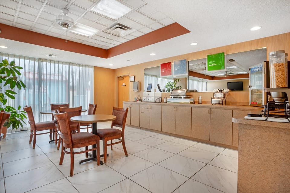 Econo Lodge Newport Smoky Mountains Gateway Hotel in Douglas Lake