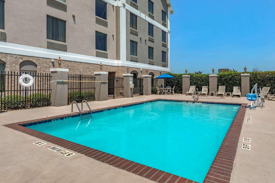 Comfort Suites Waco Near University Area Hotel in Waco