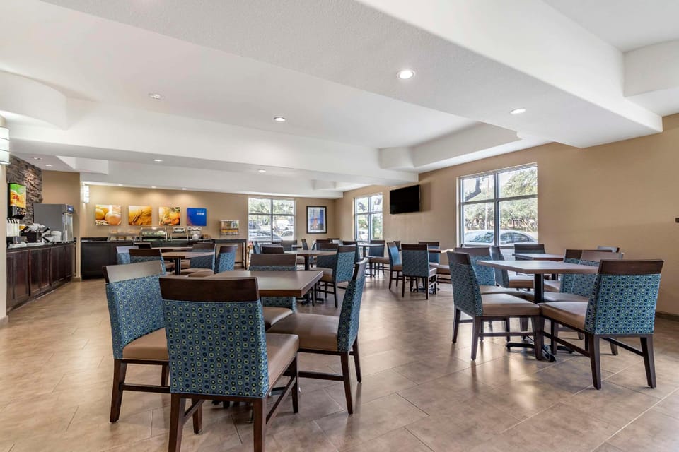 Comfort Suites Medical Center near Six Flags Hotel in San Antonio