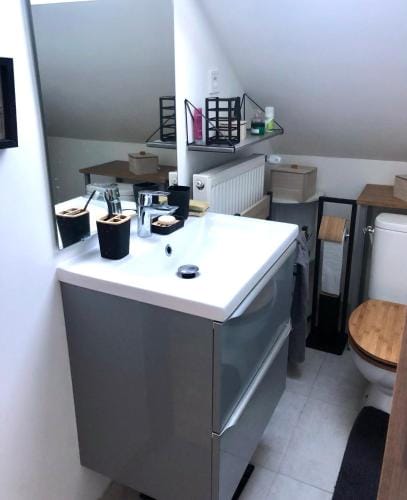 Chambre double avec salle de bain privative Hotel in Bourgogne-Franche-Comté