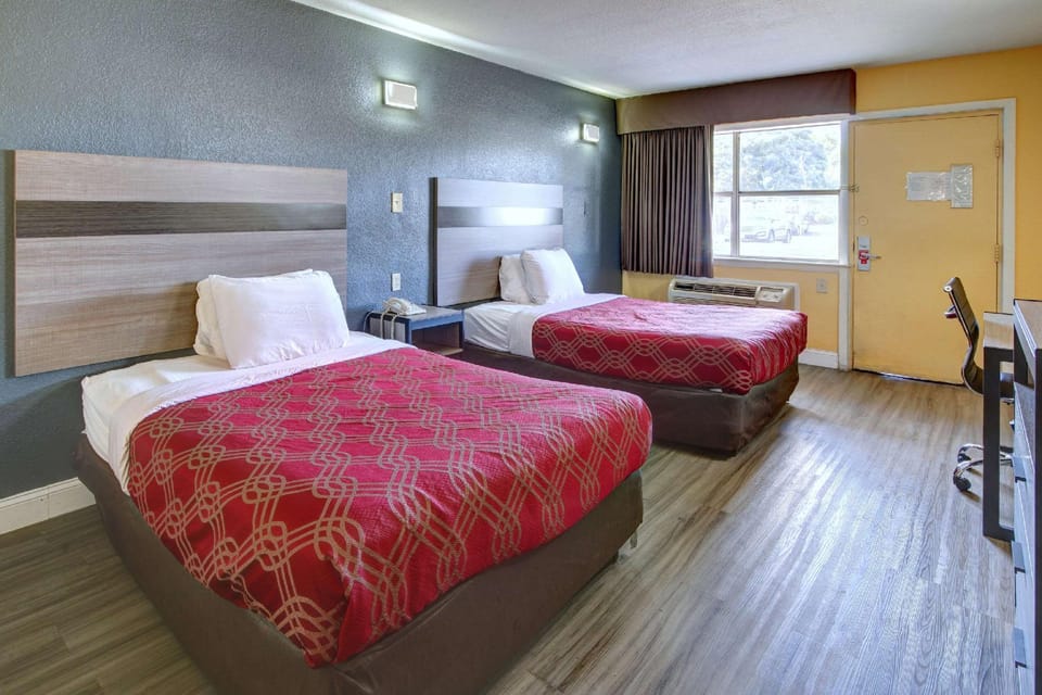 Econo Lodge at Military Circle Hotel in Norfolk