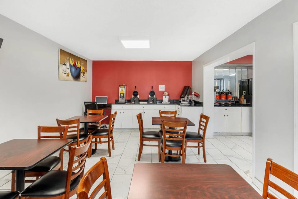 Econo Lodge Research Triangle Park Hotel in Durham