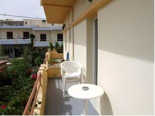 Romeos Studios Hotel in Agia Marina