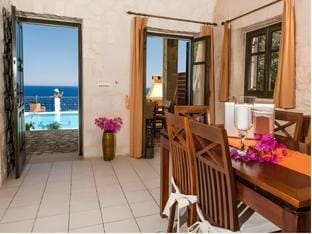 Emerald Villas & Suites - The Finest Hotels Of The World Hotel in Peloponnese, Western Greece and the Ionian