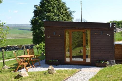 The Hive Lodge Cabin at Ashes Farm, near Settle Lodge in Craven District