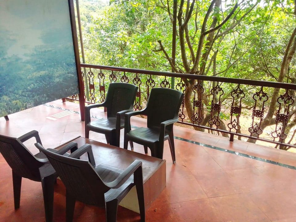 Gourish Resort (Pure Veg) Hotel in Maharashtra