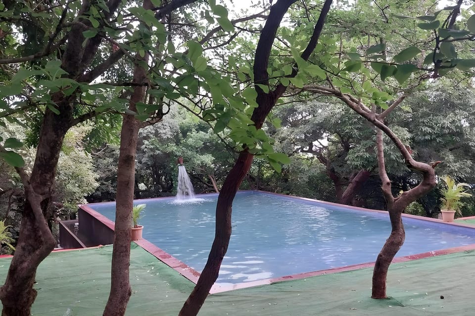 Gourish Resort (Pure Veg) Hotel in Maharashtra