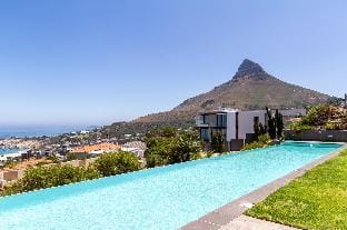The Crystal - Spectacular sea views in Camps Bay Hotel in Camps Bay