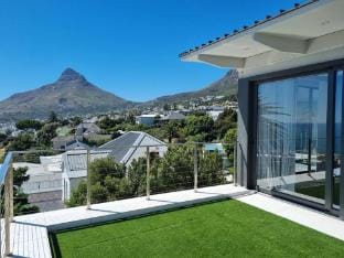 Amara 2 -Designer Penthouse with spectacular views Hotel in Camps Bay