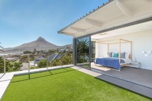 Amara 2 -Designer Penthouse with spectacular views Hotel in Camps Bay