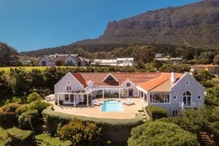 Sublime five bed property in glorious setting Hotel in Cape Town