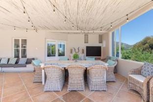 Sublime five bed property in glorious setting Hotel in Cape Town