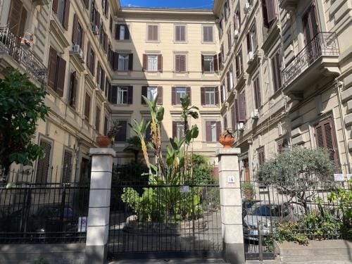GRAMSCI 16 Hotel in Naples