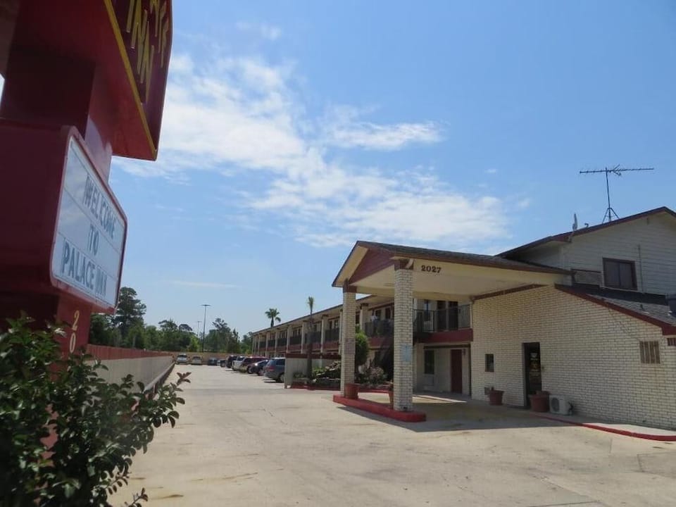 Palace Inn I-45 & Wayside Hotel in Harris County