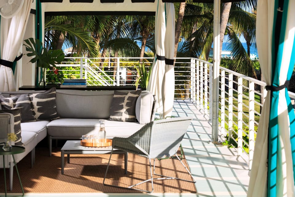 Kimpton Surfcomber Hotel By IHG Hotel in South Beach Miami