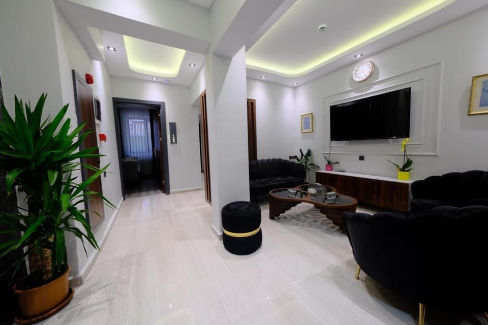 Shared lounge/TV area