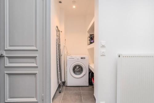 4-bedroom house centre, near the metro + car park Hotel in Flanders