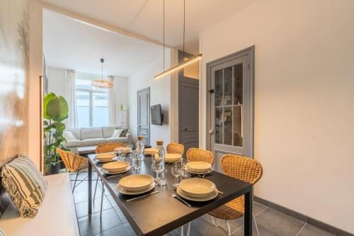 4-bedroom house centre, near the metro + car park Hotel in Flanders