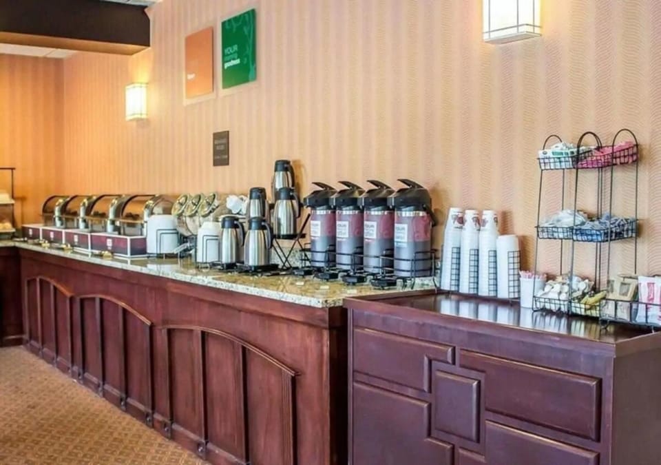 Howard Johnson by Wyndham Columbus State Fairgrounds I-71 Hotel in Ohio