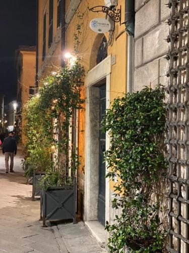 Palazzo Lari Sarzana Hotel in Sarzana