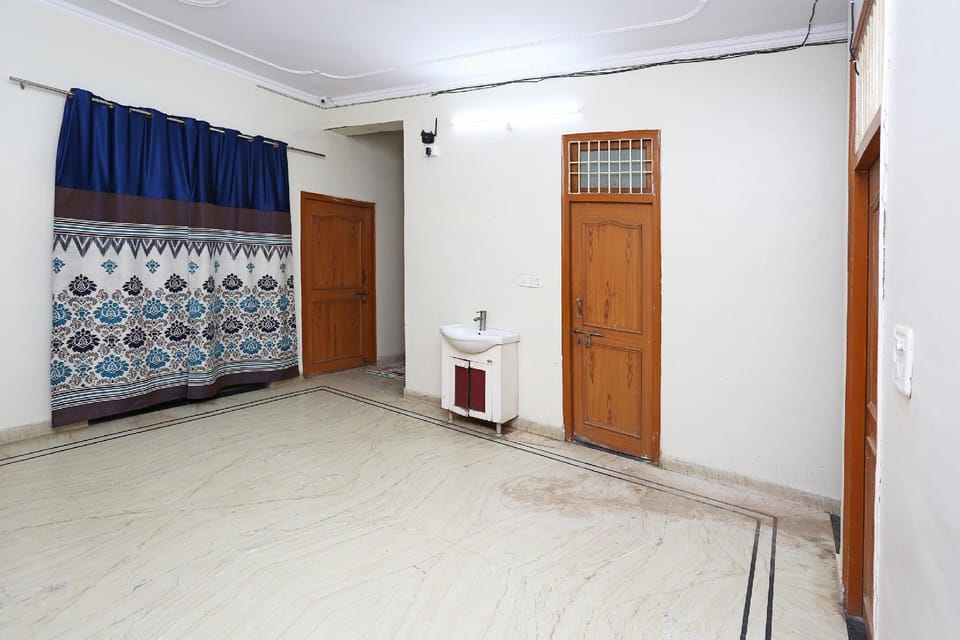 OYO Flagship Shiva Guest House Hotel in India