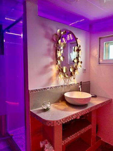 Espace detente jacuzzi sauna Hotel in Gagny