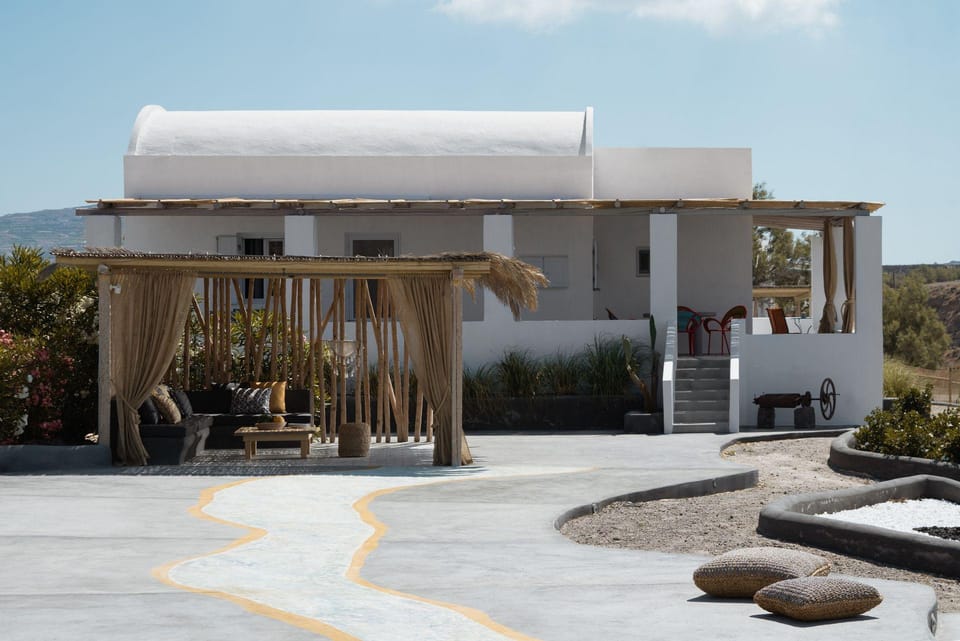 Le Grand Blue Hotel in Santorini