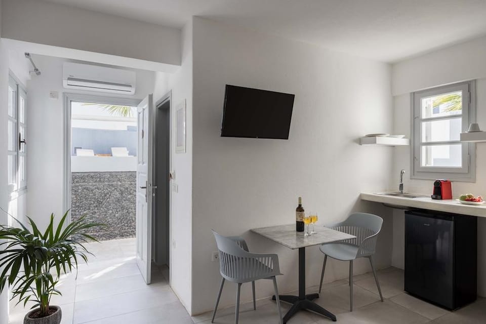 White Lily - Adults Only 16 plus Hotel in Perissa